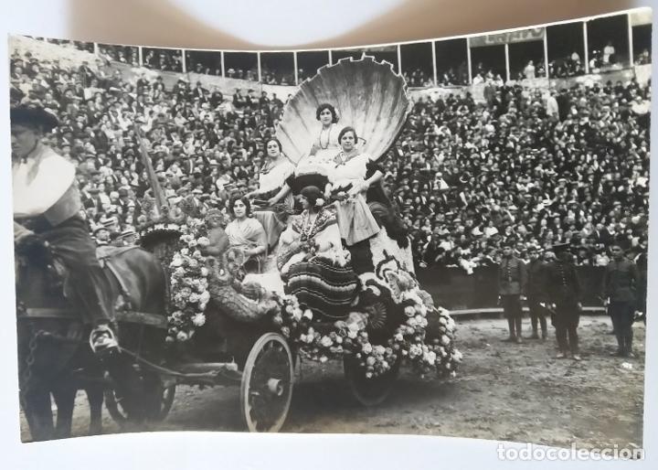 Antique Photography: VALENCIA FERIA DE JULIO CARROZA EN LA PLAZA DE TOROS TAMA&Ntilde;O 11 X 17 CM.
