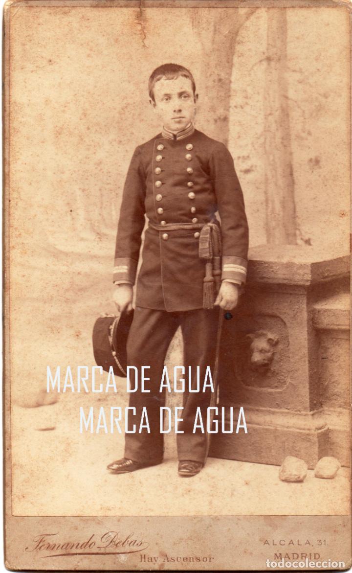 Fotografia antiga: Fotografia de joven militar del S.XIX. Estudio Fernando Debas , Primer Fotografo Real. 21 x 13 cms.