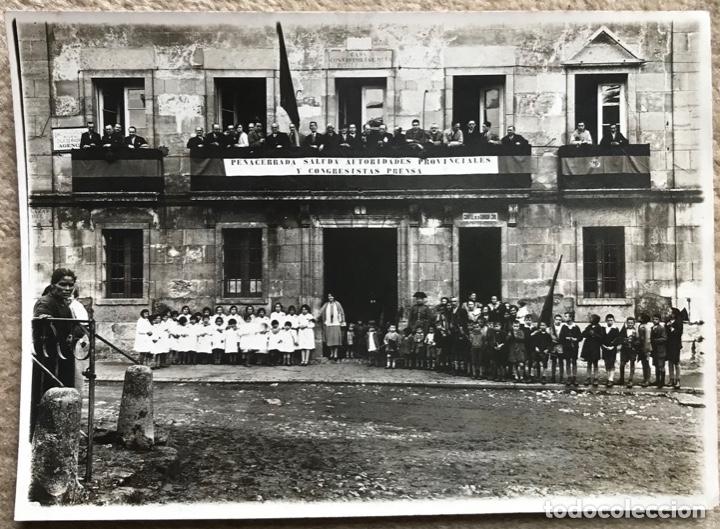 Fotograf&iacute;a antigua: Rara Fotograf&iacute;a Pe&ntilde;acerrada - Alava - Saluda Autoridades Provinciales y Congresistas Prensa -A&ntilde;os 20