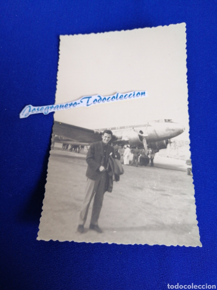 Antique Photography: AVION EN PISTA CON PASAJERO FOTOGRAFIA