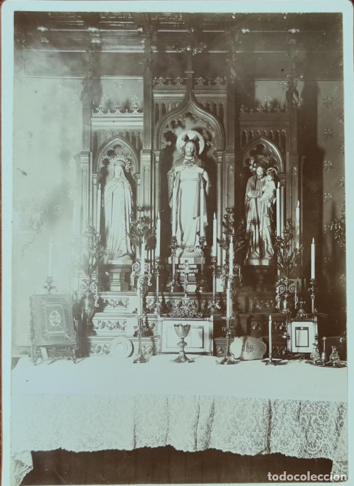 Fotograf&iacute;a antigua: CAPILLA PARTICULAR. FOTOGRAFIA EN ALBUMINA. DEDICADA. ESPA&Ntilde;A. 1896.