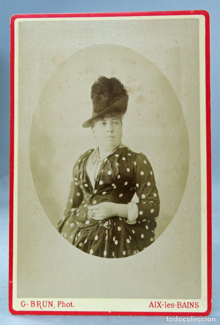 Antique Photography: Fotograf&iacute;a alb&uacute;mina dama sombrero plumas G Brun Photographe Aix Les Bains Savoie hacia 1880 XIX