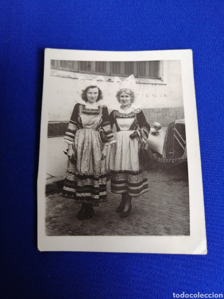 Fotograf&iacute;a antigua: FRANCESAS TRAJE T&Iacute;PICO JUNTO COCHE CITROEN ANTIGUO FOTOGRAFIA