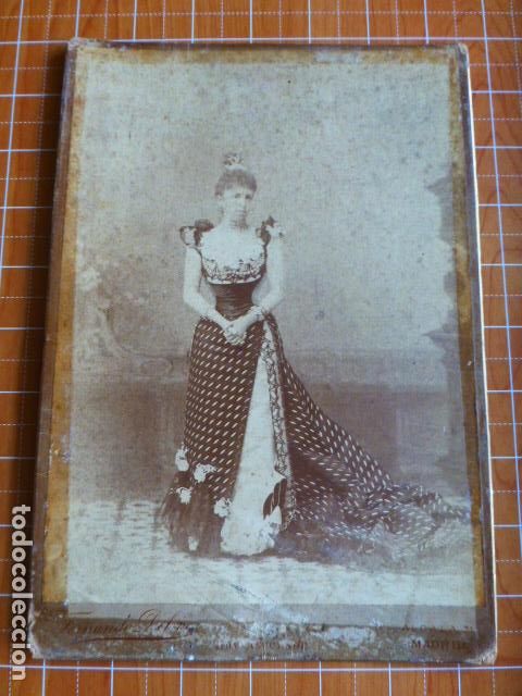 Fotografia antiga: REINA MARIA CRISTINA ANTIGUA ALBUMINA SIGLO XIX FERNANDO DEBAS FOTOGRAFO 17 X 24 CMTS