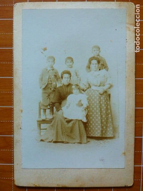 Fotografia antica: RETRATO DE MADRE E HIJOS HACIA 1900