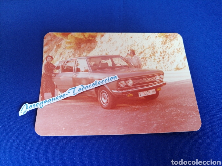 Antique Photography: SEAT 132 CON MODELOS FOTOGRAFIA