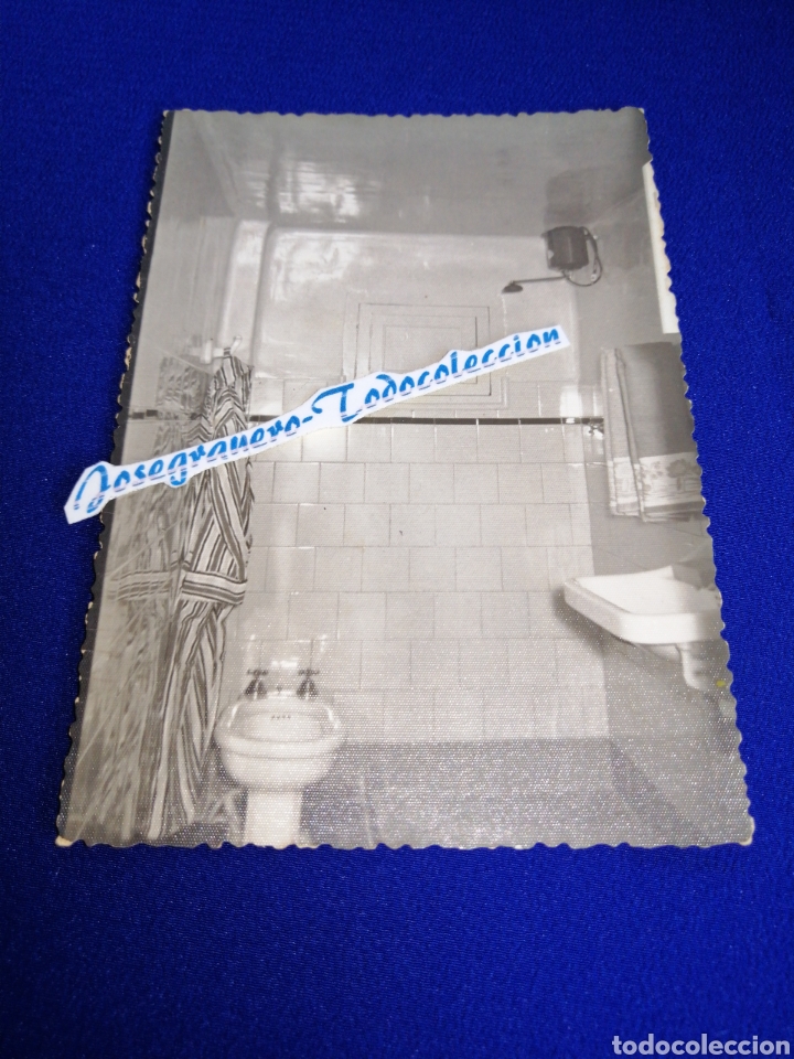 Photographie ancienne: FOTOGRAFIA CUARTO DE BA&Ntilde;O A&Ntilde;O 1957 CON SELLO FOTOGR&Aacute;FICO NUMERO 8