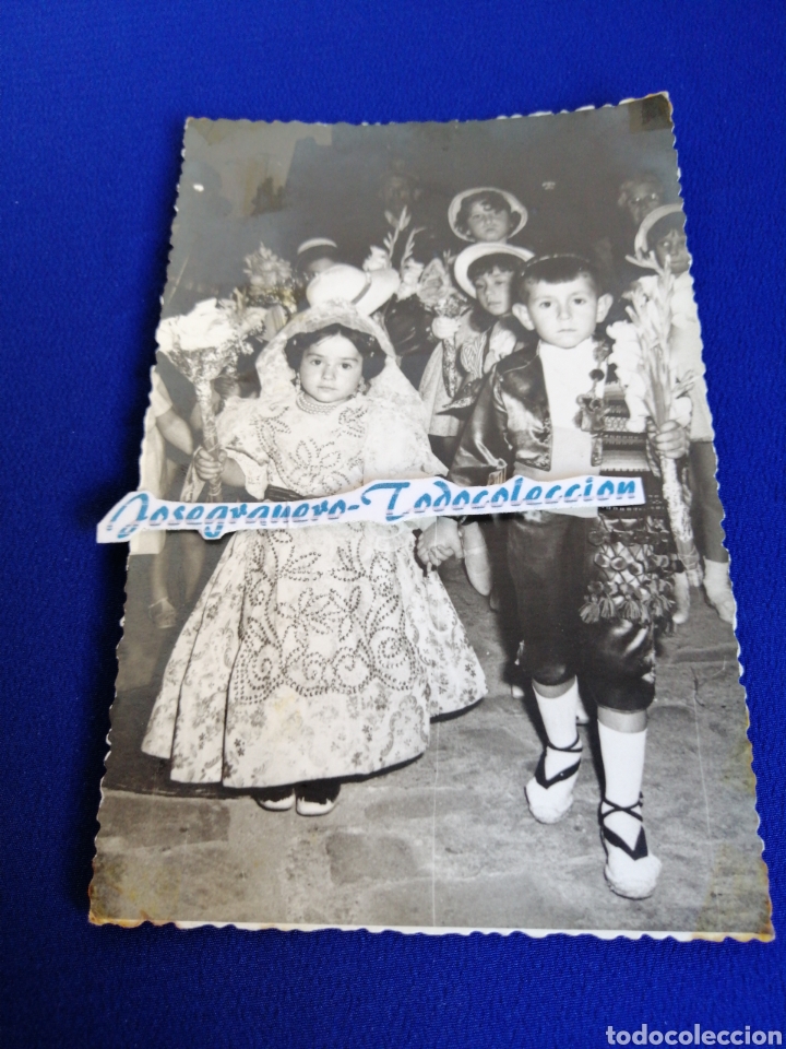 Fotografia antiga: FALLEROS INFANTILES OFRENDA VIRGEN DE LOS DESAMPARADOS FINALES DE LOS 70