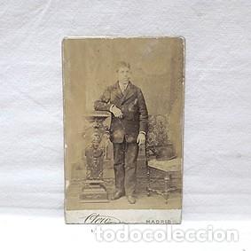 Fotograf&iacute;a antigua: FOTO ALBUMINA-FOTOGRAFIA SE&Ntilde;OR CABALLERO-PEDESTAL Y BOMBIN SILLA-FOTOGRAFO E. OTERO MADRID-SIGLO XIX