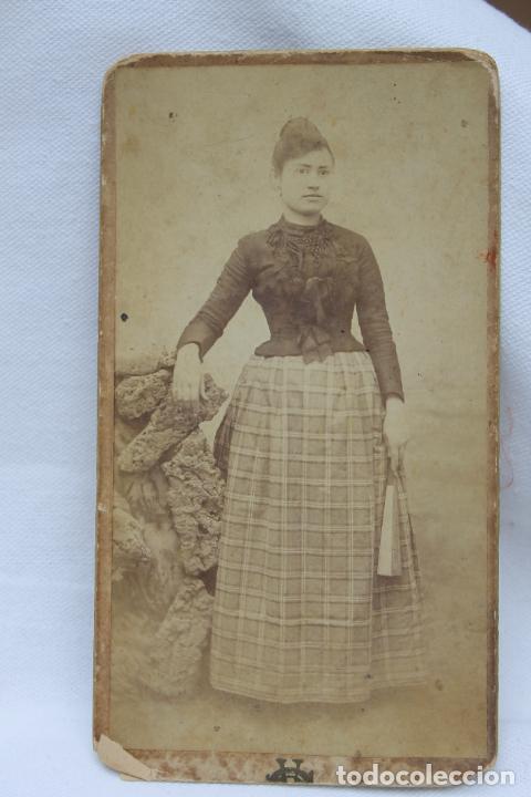 Fotografia antica: FOTOGRAFIA JOVEN ELEGANE CON PERICON, ANTERIOR A 1900