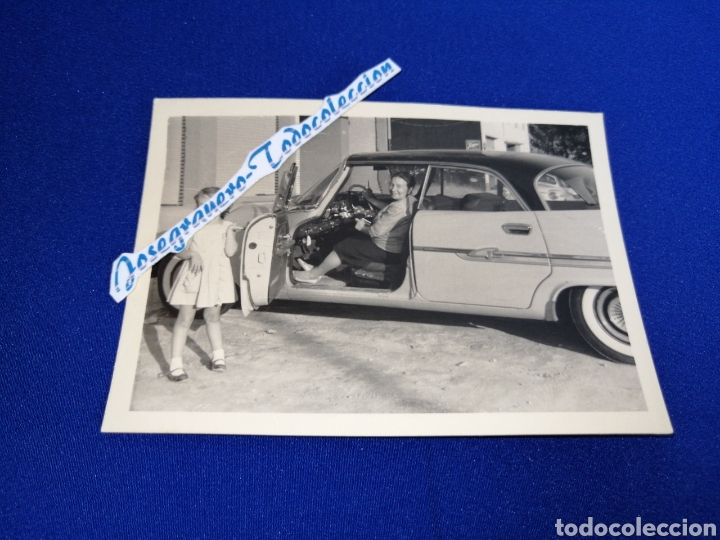 Fotografia antica: COCHE ANTIGUO AMERICANO CON MODELOS FOTOGRAFIA (n&uacute;mero 1)