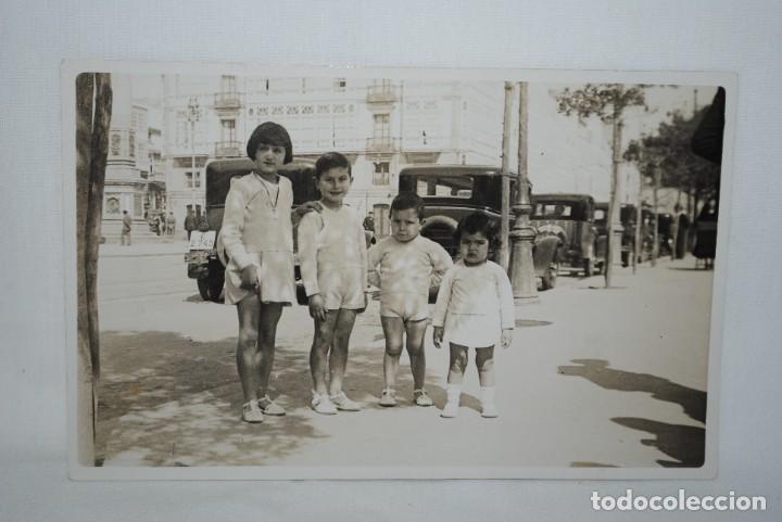 Fotografia antiga: FOTO DE NI&Ntilde;OS CON AUTOS DE EPOCA .