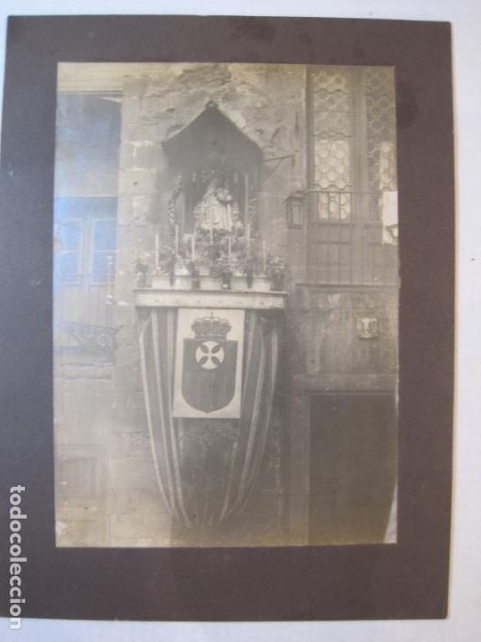 Fotograf&iacute;a antigua: BARCELONA-CAPILLITA NTRA SRA MERCED ADORNADA POR VECINOS PLAZA DEL REY-FOTOGRAFIA-VER FOTOS-(K-4972)