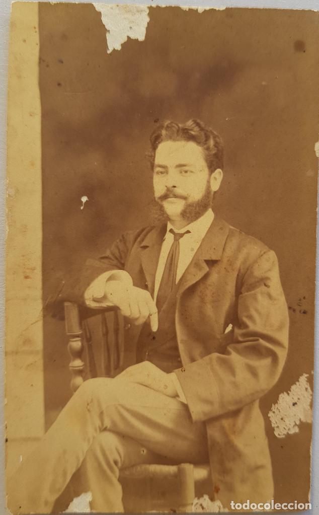 Antique Photography: Retrato de hombre joven. Hacia 1880. Autor&iacute;a sin identificar. Carte visite sin trasera