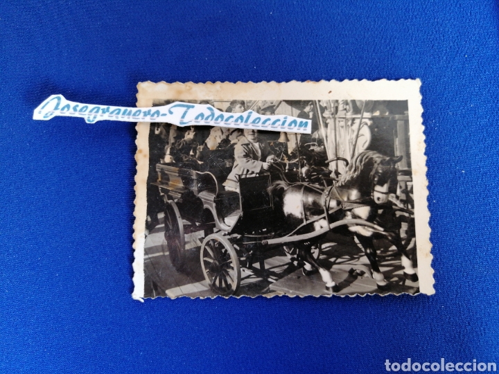 Photographie ancienne: NI&Ntilde;A EN LA FERIA DE VALENCIA CABALLITOS a&ntilde;o 1954