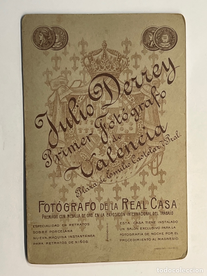 Fotografía antigua: J. DERREY, fotógrafo Valencia. Fotografía Cabinet. Niño sobre mullido almohadon (h.1900?) - Foto 2 - 302909593