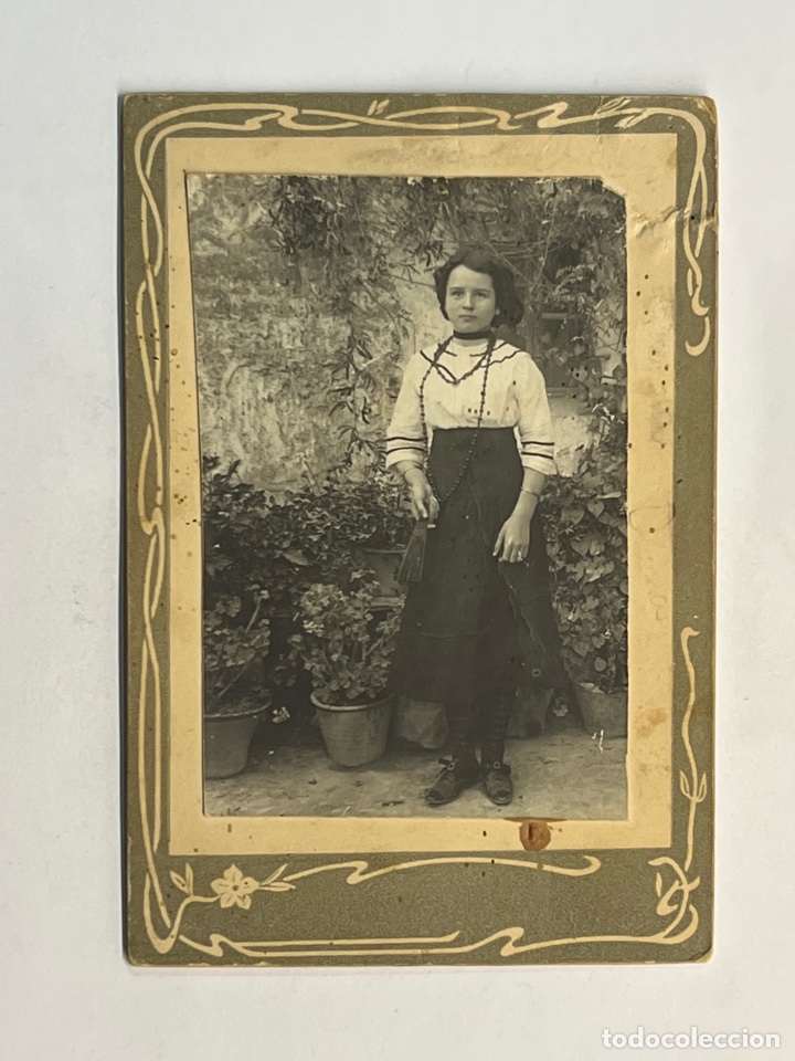 FOTOGRAFÍA ANTIGUA. ALBUMINA NIÑA CON COLLAR. AUTOR ANÓNIMO.. (H.1910?) (Fotografía Antigua - Albúmina)