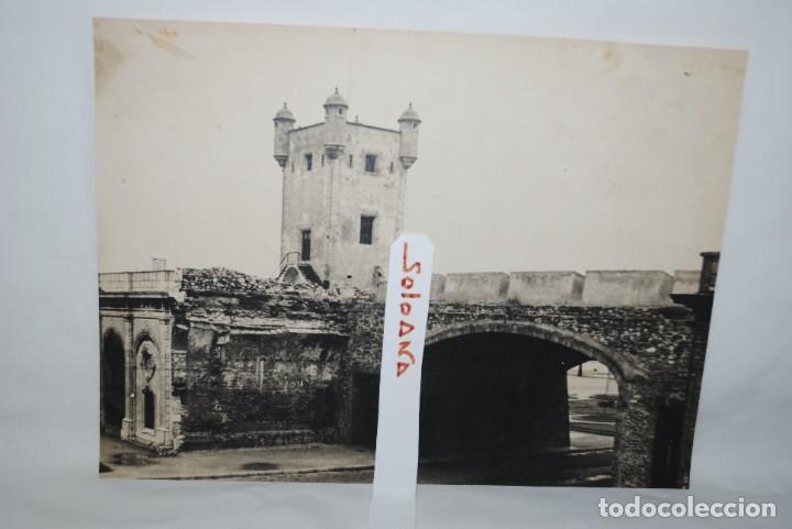 Fotografia antiga: PUERTAS DE TIERRA . CADIZ .