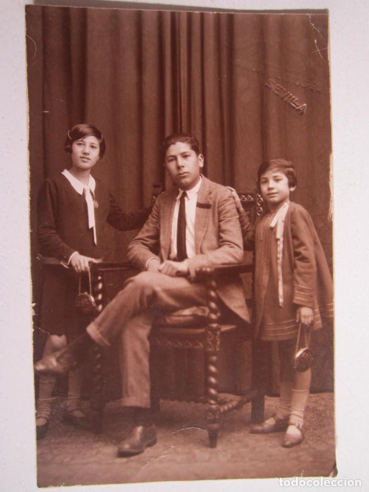 Antique Photography: (OTROS )136FOTOGRAFIA DE FAMILIA EN ALBUMINA DE 8X13 CM 1928