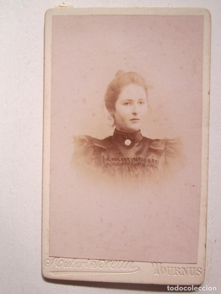 Fotografia antica: (OTROS 120)FOTOGRAFIA DE ESTUDIO EN ALBUMINA DE 10 X6 CM SOBRE1920 EN SAONE ET LOIRE