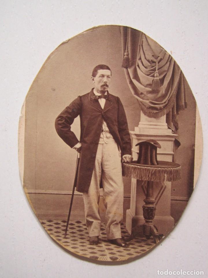 Fotografia antica: (OTROS 171) FOTOGRAFIA DE ESTUDIO RECOTADA EN ALBUMINA DE 7X9CM SOBRE 1900