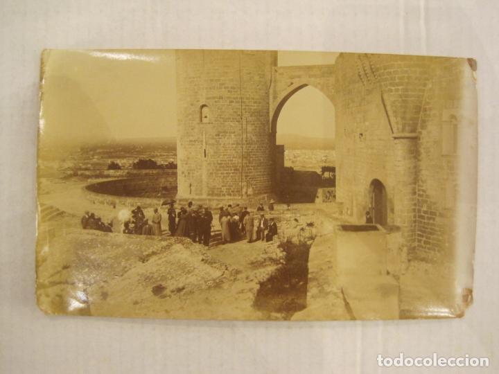 Fotograf&iacute;a antigua: MALLORCA-EXCURSIONISTES AL CASTELL DE BELLVER-FOTOGRAFIA ANTIGUA-VER FOTOS-(88.006)