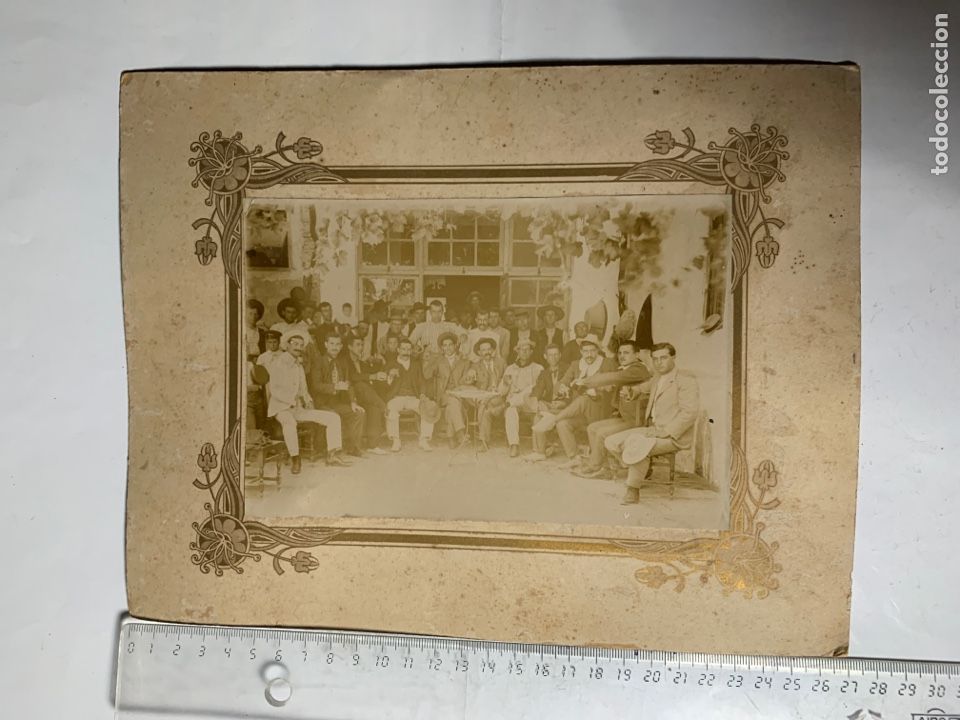 Antique Photography: FOTO ALBUMINA. FIESTA ANDALUZA. TOMANDO FINOS EN EL PATIO BAJO LA PARRA. FOT&Oacute;GRAFO?.