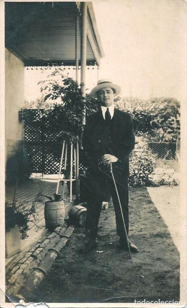 Fotograf&iacute;a antigua: X1557 Joven hombre elegante con traje, bast&oacute;n y sombrero Canotier - Foto Albumina 13x8cm 1935