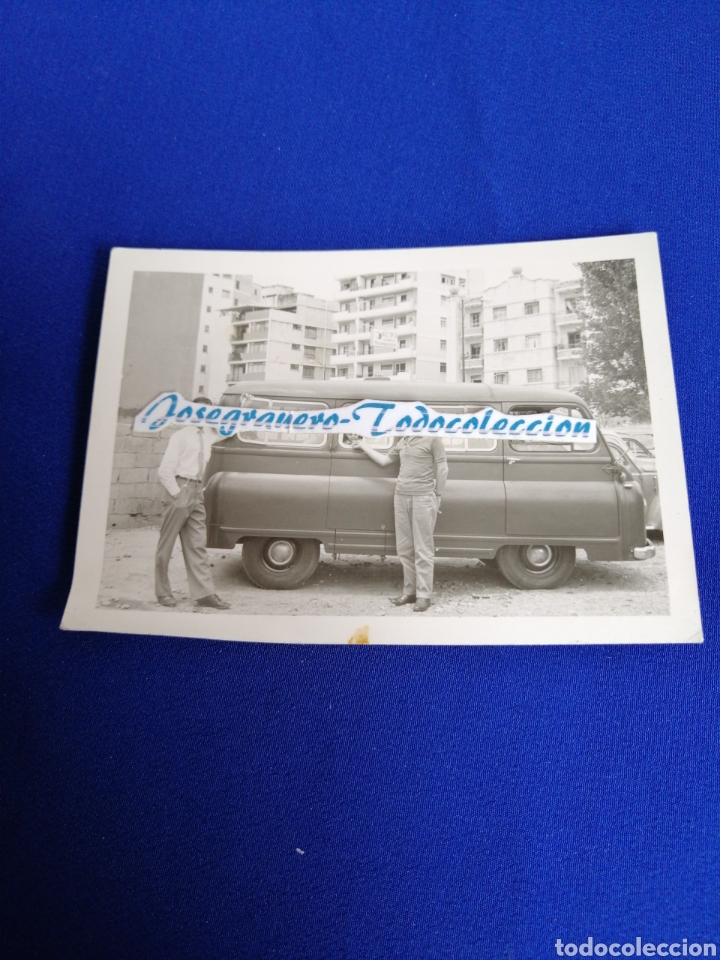 Photographie ancienne: FURGONETA ANTIGUA CON MODELOS a&ntilde;o 1960 FOTOGRAFIA