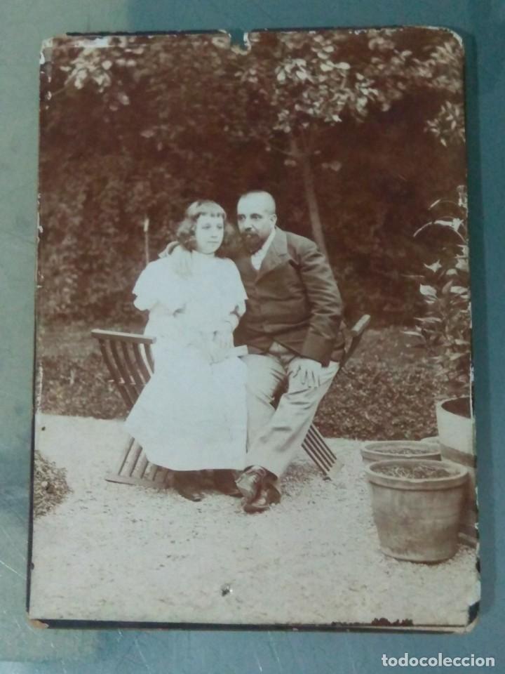 Antique Photography: FOTO SOBRE CART&Oacute;N. GRUPO FAMILIAR. Fot&oacute;grafo desconocido.