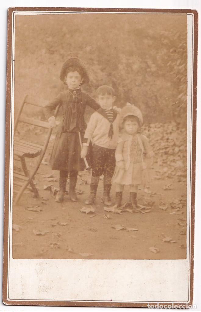 Photographie ancienne: TRES NI&Ntilde;OS. 17 X 11 CM. NO CONSTA FOT&Oacute;GRAFO NI FECHA.
