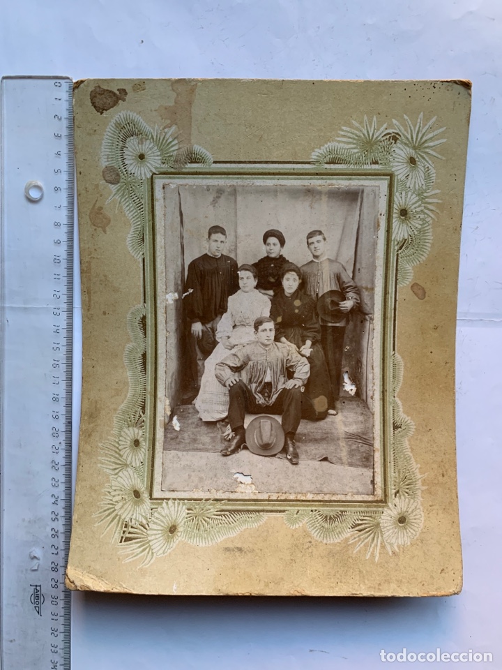 Fotograf&iacute;a antigua: FOTO ALBUMINA. TRES AMIGAS Y TRES AMIGOS. FOT&Oacute;GRAFO?.