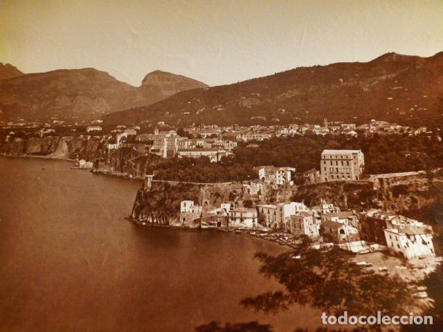 Fotografia antiga: ITALIA LOCALIDAD COSTERA ALBUMINA SIGLO XIX ANTIGUA FOTOGRAFIA 25 X 19 CTMS