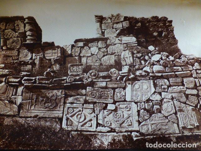 Fotografia antiga: PARED CON RESTOS ESCULTORICOS ALBUMINA SIGLO XIX 19,5 X 28 CMTS