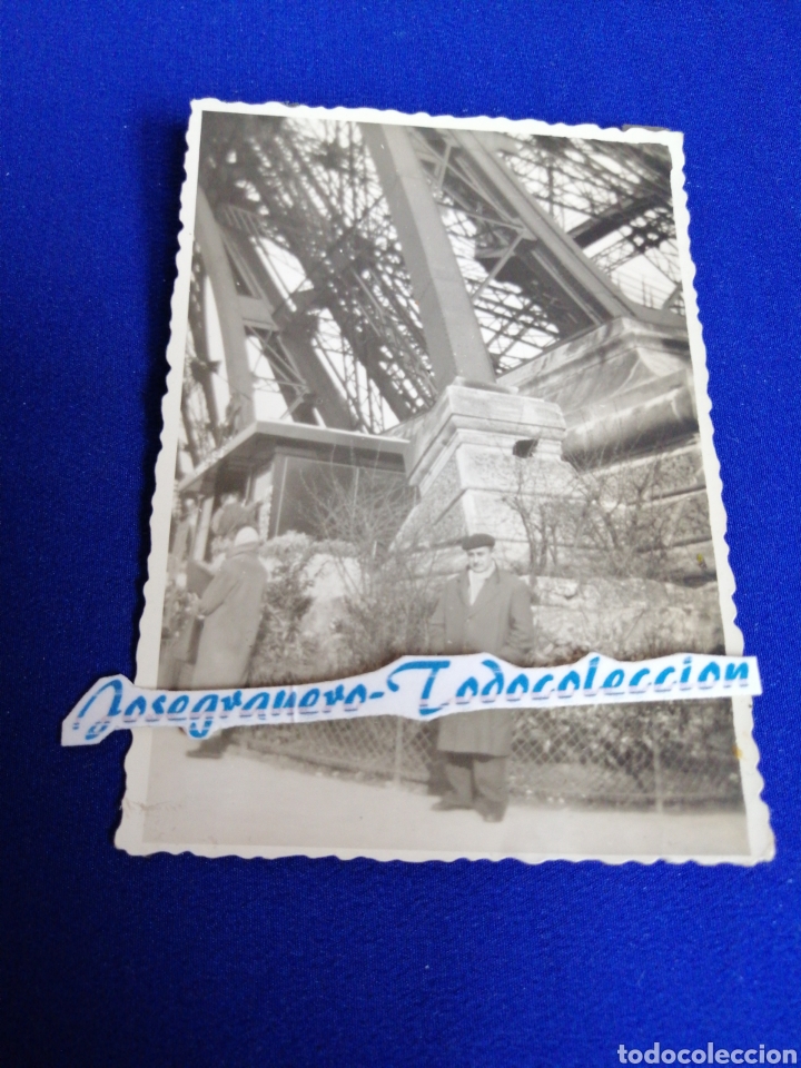 Fotografia antica: TORRE EIFEL CON MODELO INMIGRANTE ESPA&Ntilde;OL