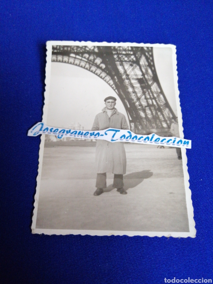 Fotografia antiga: TORRE EIFEL CON MODELO INMIGRANTE ESPA&Ntilde;OL