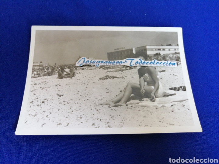 Fotografia antiga: PLAYA CON BA&Ntilde;ISTA MODELO A&Ntilde;O 1966 FOTOGRAFIA