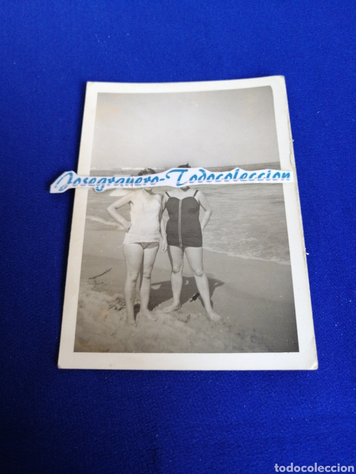 Fotografia antiga: PLAYA CON BA&Ntilde;ISTAS MODELOS FOTOGRAFIA ANTIGUA