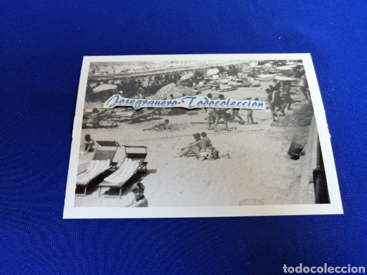 Fotografia antiga: PLAYA CON BA&Ntilde;ISTAS MODELOS FOTOGRAFIA ANTIGUA