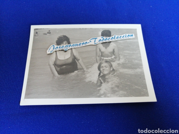 Fotografia antiga: PLAYA CON BA&Ntilde;ISTAS MODELOS FOTOGRAFIA ANTIGUA