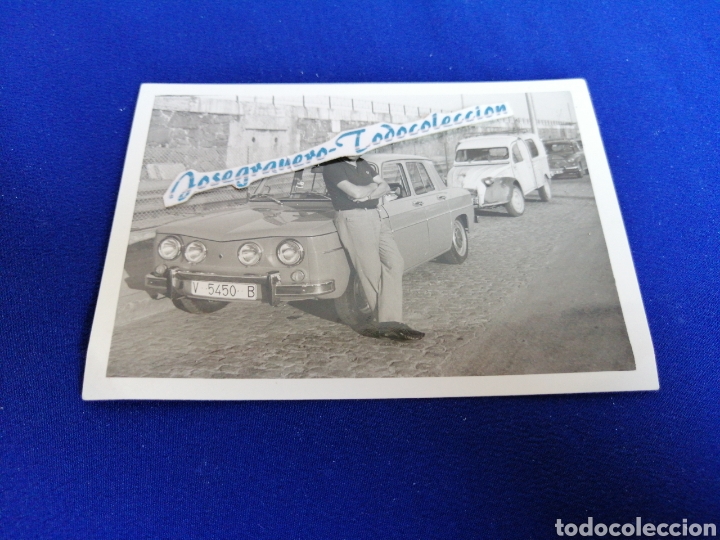 Fotograf&iacute;a antigua: COCHE ANTIGUO CITROEN 2 CABALLOS CON MODELO FOTOGRAFIA ANTIGUA