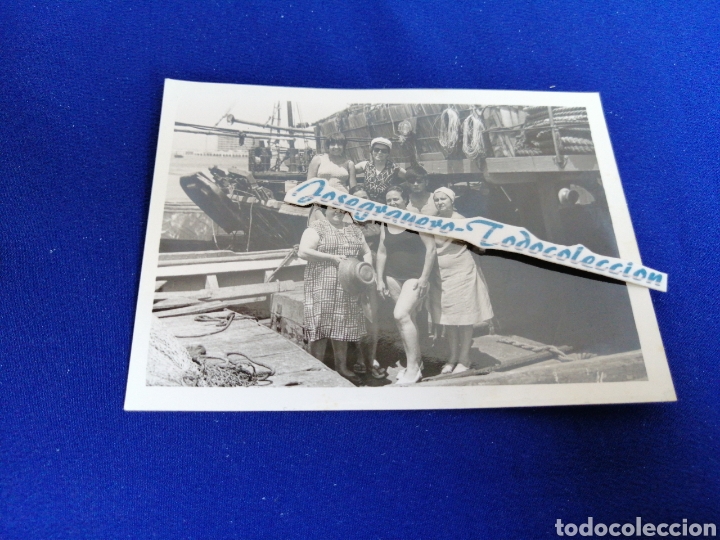 Fotografia antiga: PUERTO BARCOS CON MODELOS FOTOGRAFIA ANTIGUA
