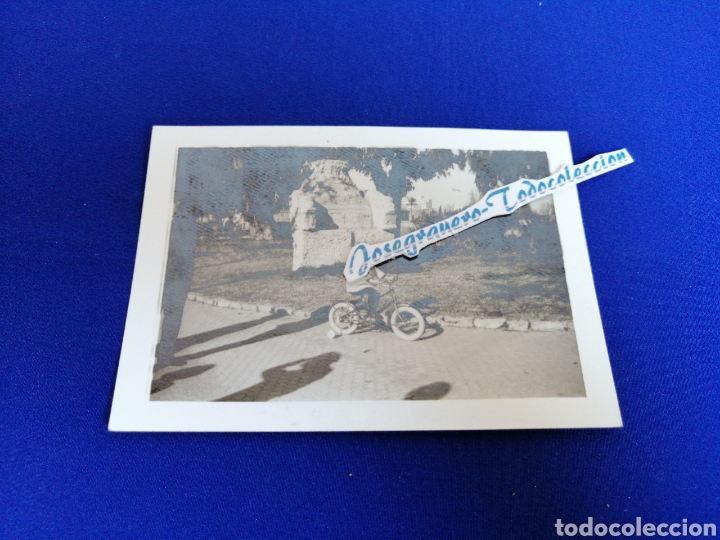 Fotograf&iacute;a antigua: NI&Ntilde;A EN BICICLETA MODELO FOTOGRAFIA ANTIGUA 1967