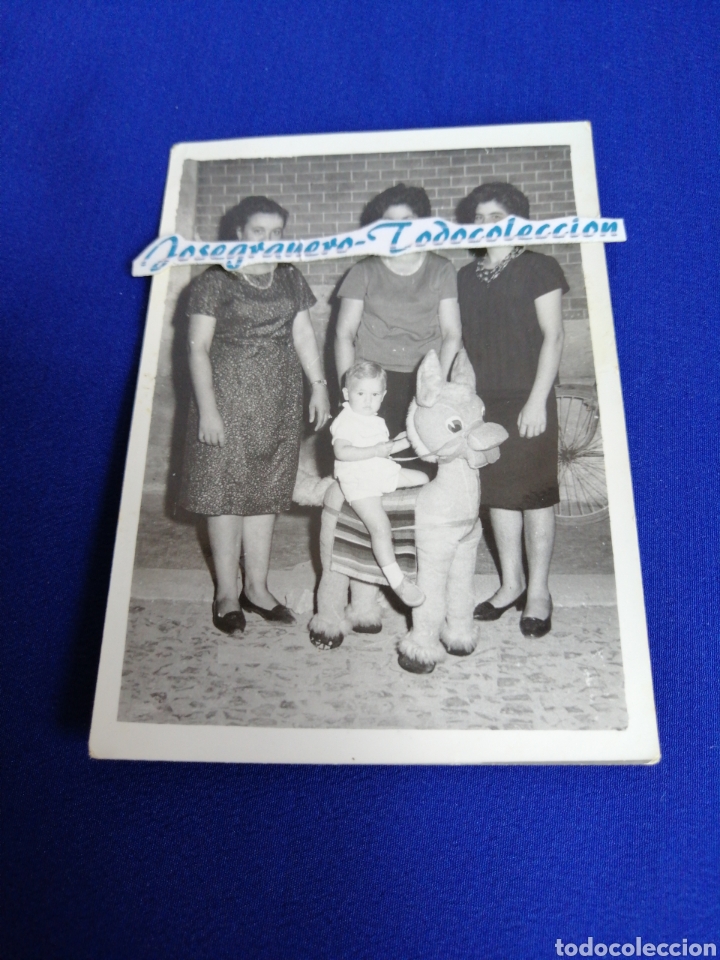 Alte Fotografie: JUGUETE CON NI&Ntilde;O MODELO BURRIQUITO FOTOGRAFIA CON SELLO FOT&Oacute;GRAFO