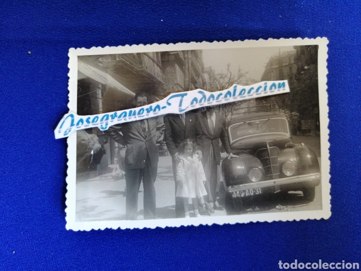 Fotograf&iacute;a antigua: COCHE ANTIGUO FOTOGRAFIA CON MODELOS