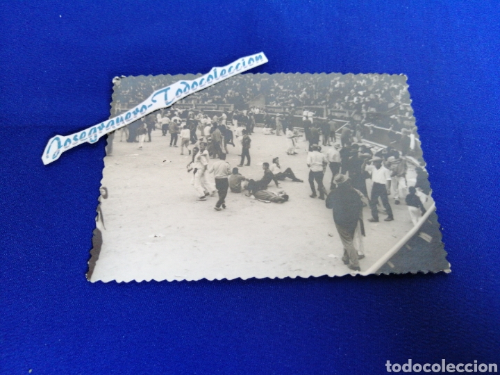 Fotografia antiga: PLAZA DE TOROS CON MOZOS FOTOGRAFIA ANTIGUA