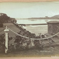 Fotografia antica: FOTOGRAFIA ALBUMINA 1870 DE LA INDIA, THE BUND. POONA, MIDE 28 X 20 CMS. EXCEPCIONAL. Lote 334769743