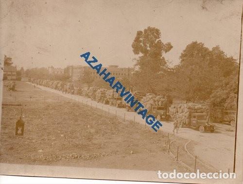 Fotografia antica: ALBUMINA, CARAVANA DE CAMIONES CARGADOS DE SACOS, MUY RARA, 120X90MM