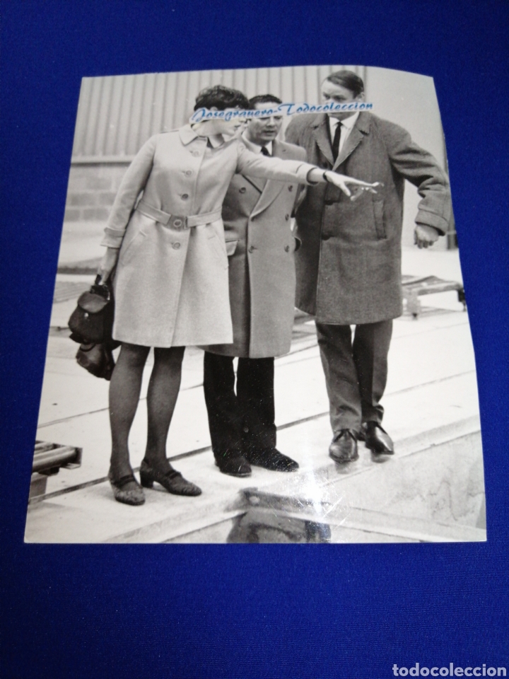 Antique Photography: F&Aacute;BRICA FRANCESA CON MODELOS TRAJES A&Ntilde;O 1969 FOTOGRAFIA