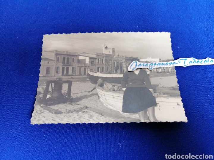 Antique Photography: PLAYA MALVARROSA CON MODELO EN BARCA FOTOGRAFIA ANTIGUA